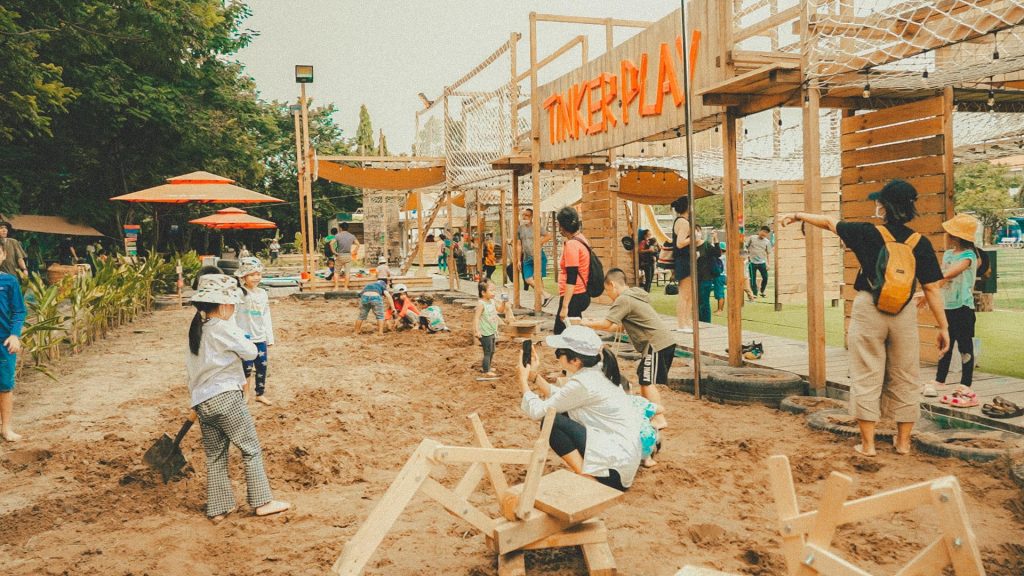 TINKER PLAY – SÂN CHƠI GỖ VÀ TRIẾT LÝ GIÁO DỤC SỚM REGGIO, STEINER, MONTESSORI