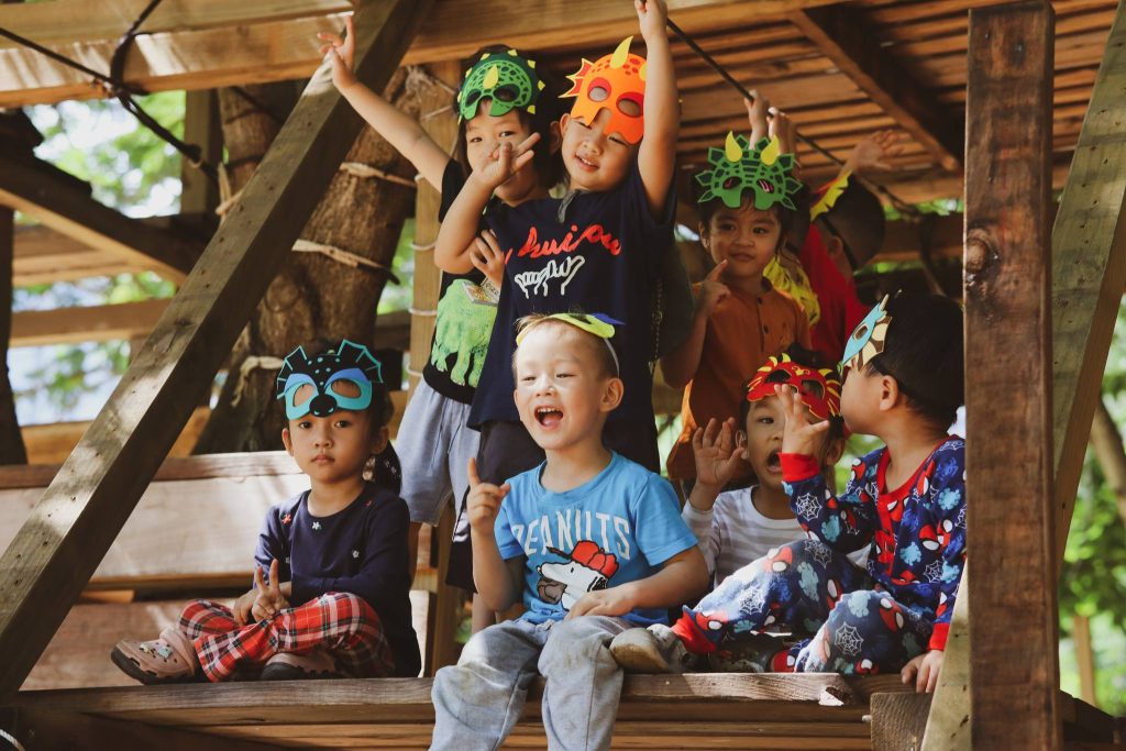 SẼ RA SAO KHI TRẺ BỊ CÔ LẬP VỚI CÁC HOẠT ĐỘNG NGOÀI TRỜI