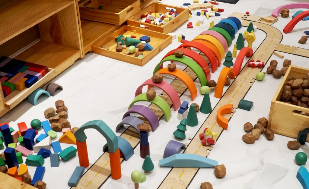 TINKER PLAY – SÂN CHƠI GỖ VÀ TRIẾT LÝ GIÁO DỤC SỚM REGGIO, STEINER, MONTESSORI