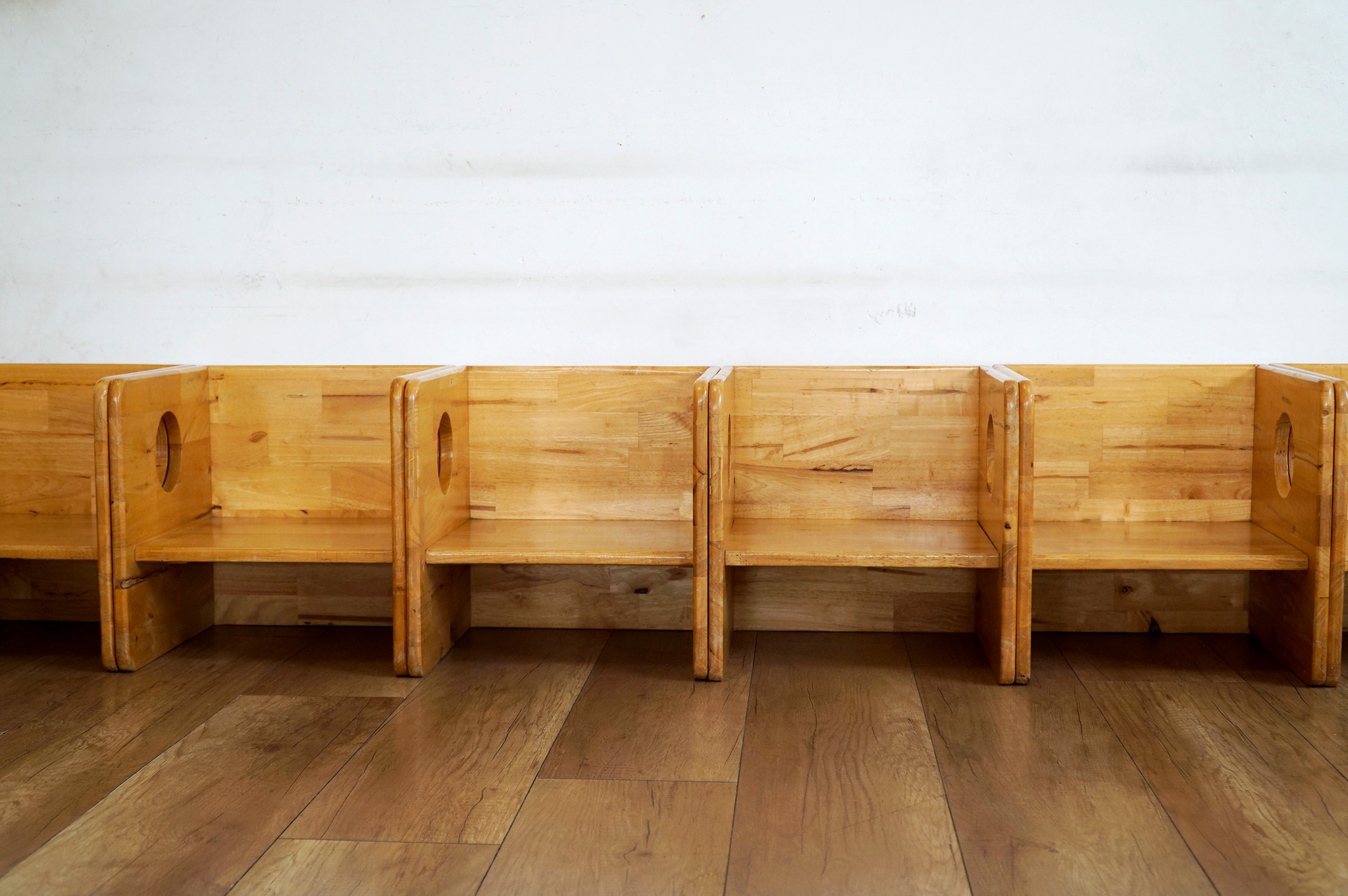 Bộ bàn ghế cho bé dưới 18 tháng - Hình ảnh 2