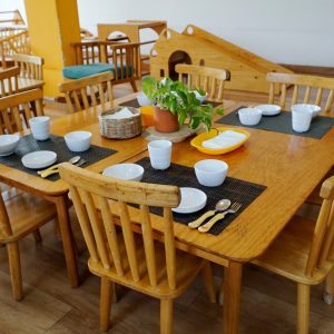 Bộ bàn ghế cho trẻ trên 18 tháng