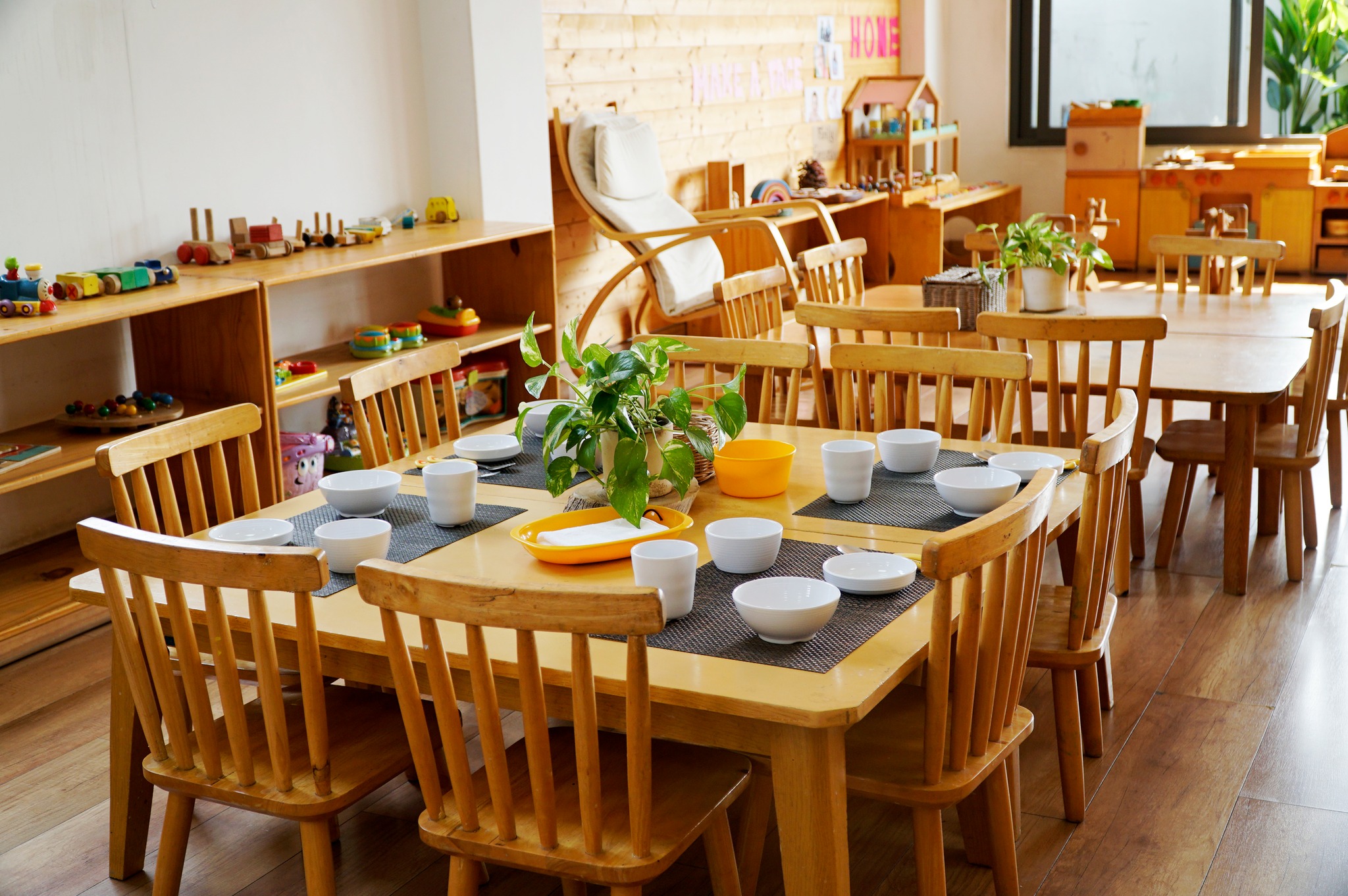 Bộ bàn ghế cho trẻ trên 18 tháng - Hình ảnh 2