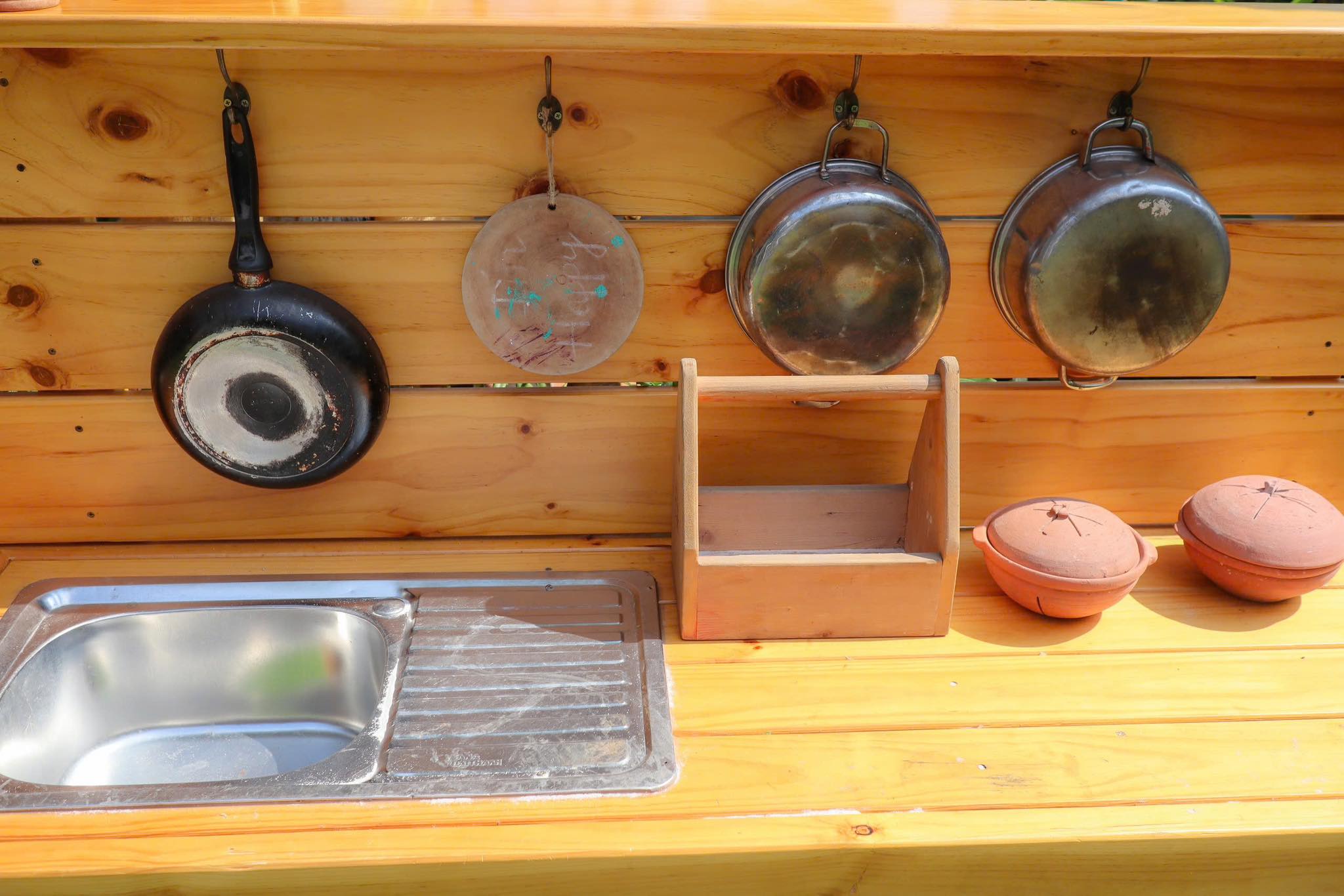 Bếp bùn - mud kitchen - Hình ảnh 2