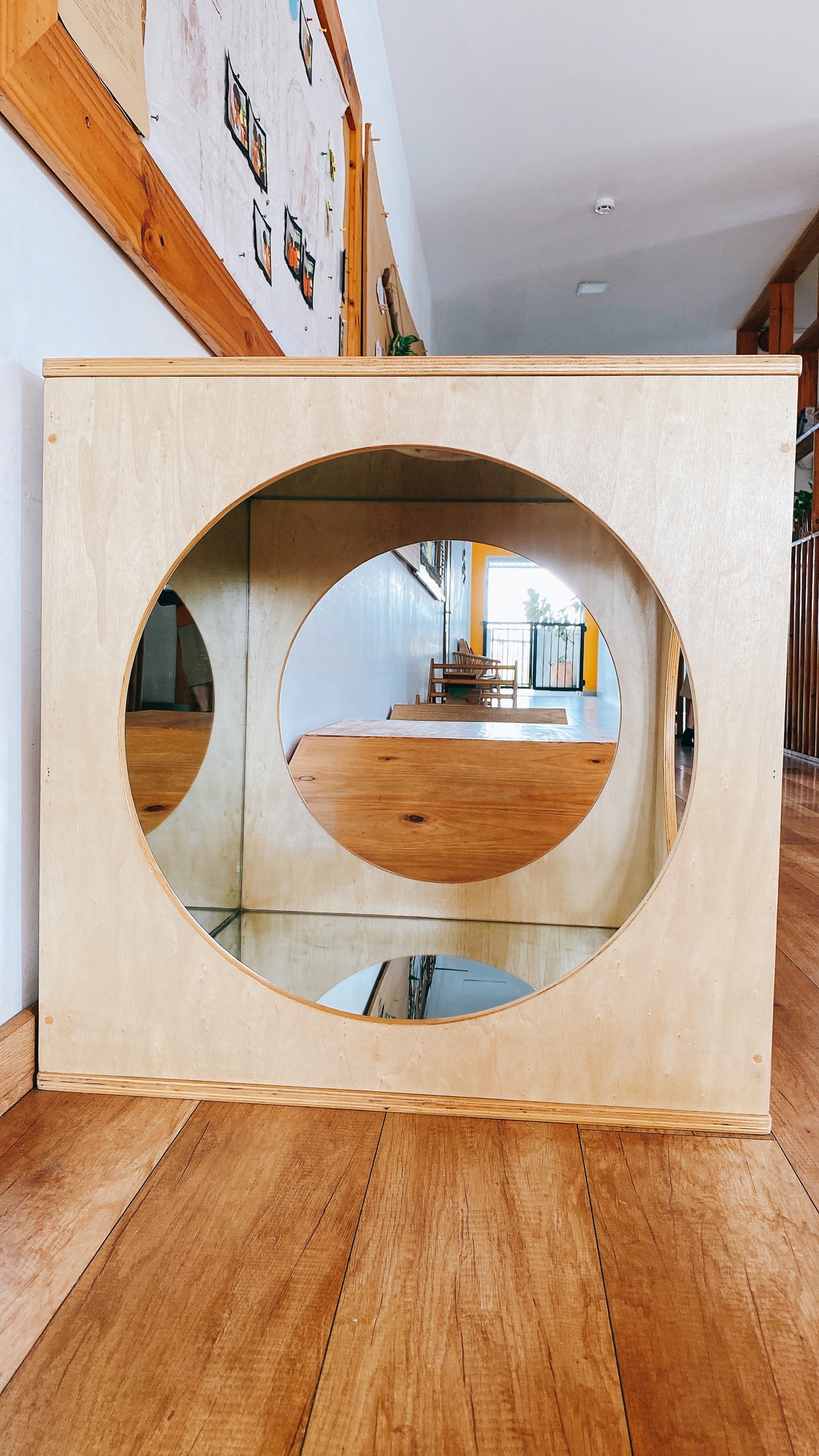 Khối lập phương ốp gương cho hệ vận động