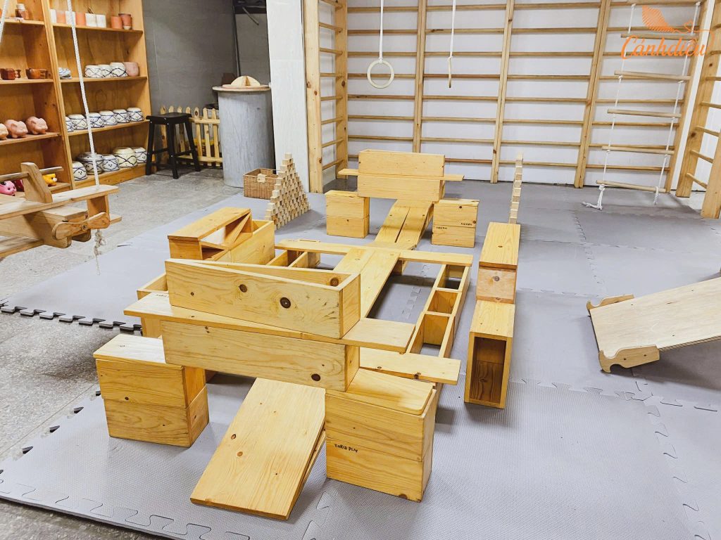 MỤC TIÊU THIẾT KẾ SÂN CHƠI PHIÊU LƯU THEO TINH THẦN VÀ TRIẾT LÝ “TINKER PLAY” CHO TRẺ