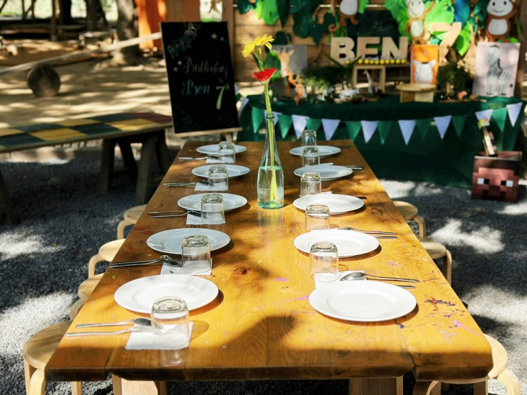 Tổ Chức Tiệc Sinh Nhật Sáng Tạo Ngoài Trời Tại Tinker Play – Không Gian Vận Động Gỗ Tự Nhiên Cho Trẻ Từ 2–15 Tuổi