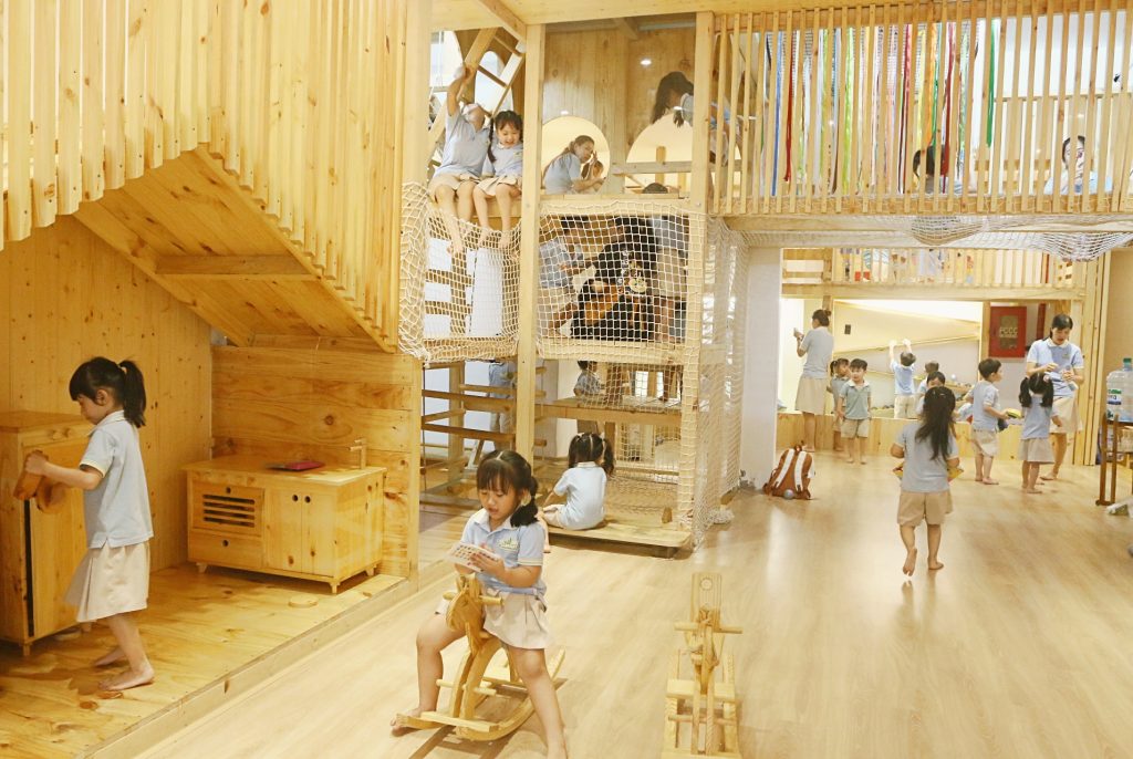 TINKER BOX – SÂN CHƠI GỖ TRONG NHÀ VỚI HỆ VẬN ĐỘNG LEO TRÈO ĐỘC ĐÁO CAO 5 TẦNG TẠI TP. HỒ CHÍ MINH