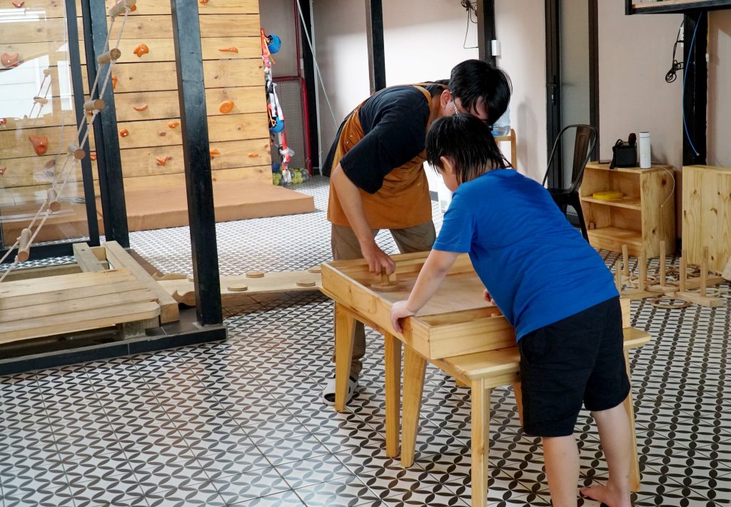 TINKER BOX – SÂN CHƠI GỖ TRONG NHÀ VỚI HỆ VẬN ĐỘNG LEO TRÈO ĐỘC ĐÁO CAO 5 TẦNG TẠI TP. HỒ CHÍ MINH