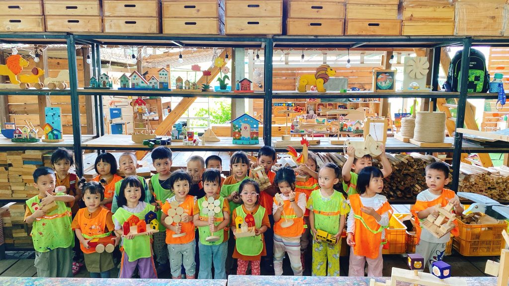 WORKSHOP THỦ CÔNG CỦA TINKER PLAY: NHÌN TÁC PHẨM “THÀNH HÌNH” SAU HÀNH TRÌNH KIÊN NHẪN VÀ SÁNG TẠO