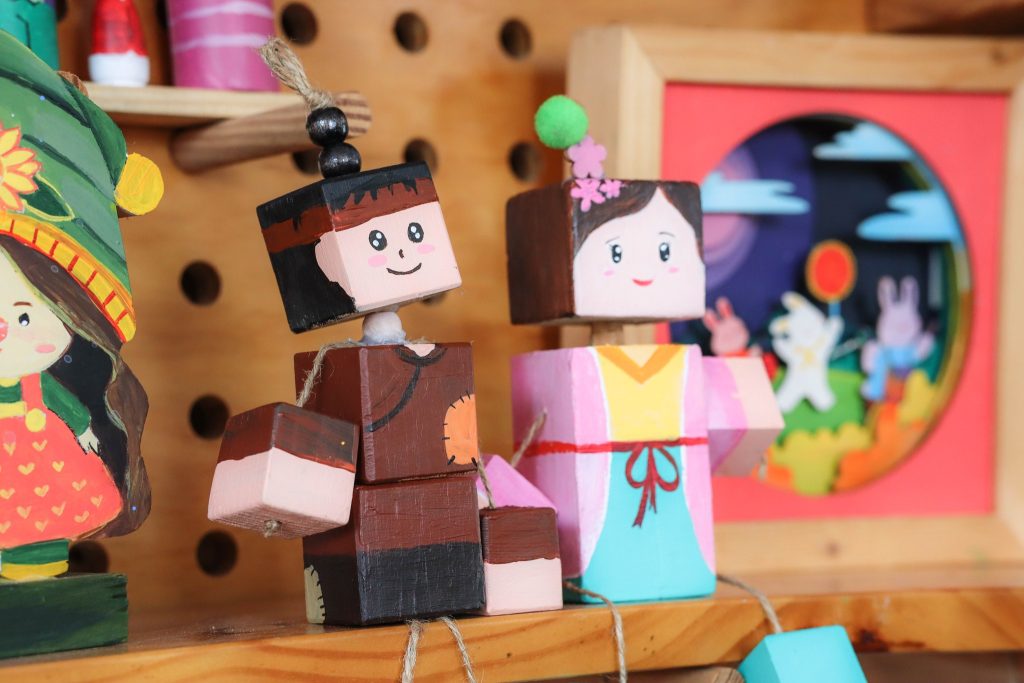 WORKSHOP THỦ CÔNG CỦA TINKER PLAY: NHÌN TÁC PHẨM “THÀNH HÌNH” SAU HÀNH TRÌNH KIÊN NHẪN VÀ SÁNG TẠO